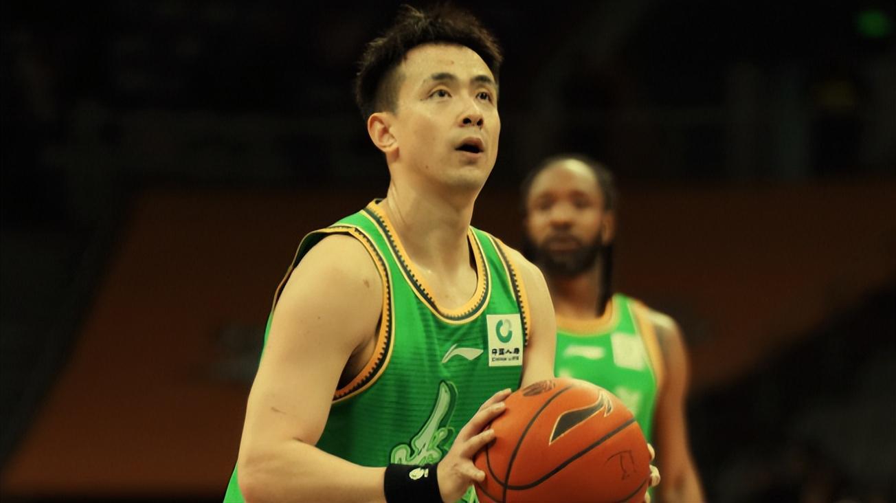 博鱼体育-赵继伟4+3！哈维三分球5中3得9分,布罗金顿3分1失误,辽篮落后10分